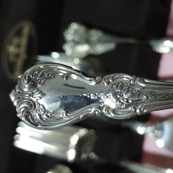 Towle Old Master Pattern Sterling Silver Flatware Service for 12 + Serving Pcs - Picture 5 of 11